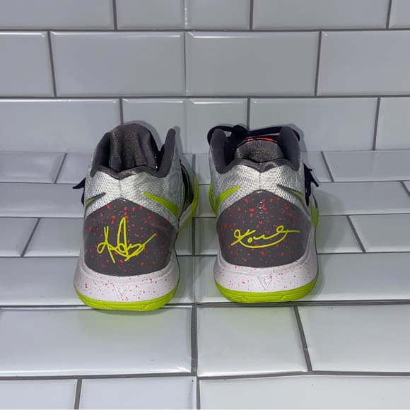 NIKE KYRIE V 5 Kobe MAMBA MENTALITY BASKETBALL SHOES GS 4Y & 5Y - Picture 2 of 10